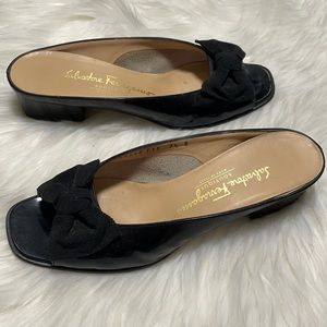 Salvatore Ferragamo Boutique Black Patent Leather peep toe shoes bows  7 1/2 b